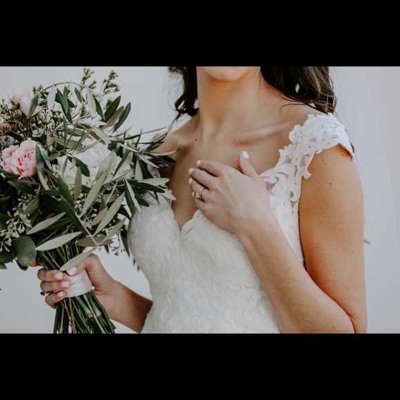 WEDDING DRESS - Picture 6 of 7